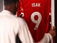 国际比赛日纽卡斯尔调整名单以备NBA总决赛；门线救险环节打磨；话题不断；年轻球员得到机会的简单介绍-(随机）