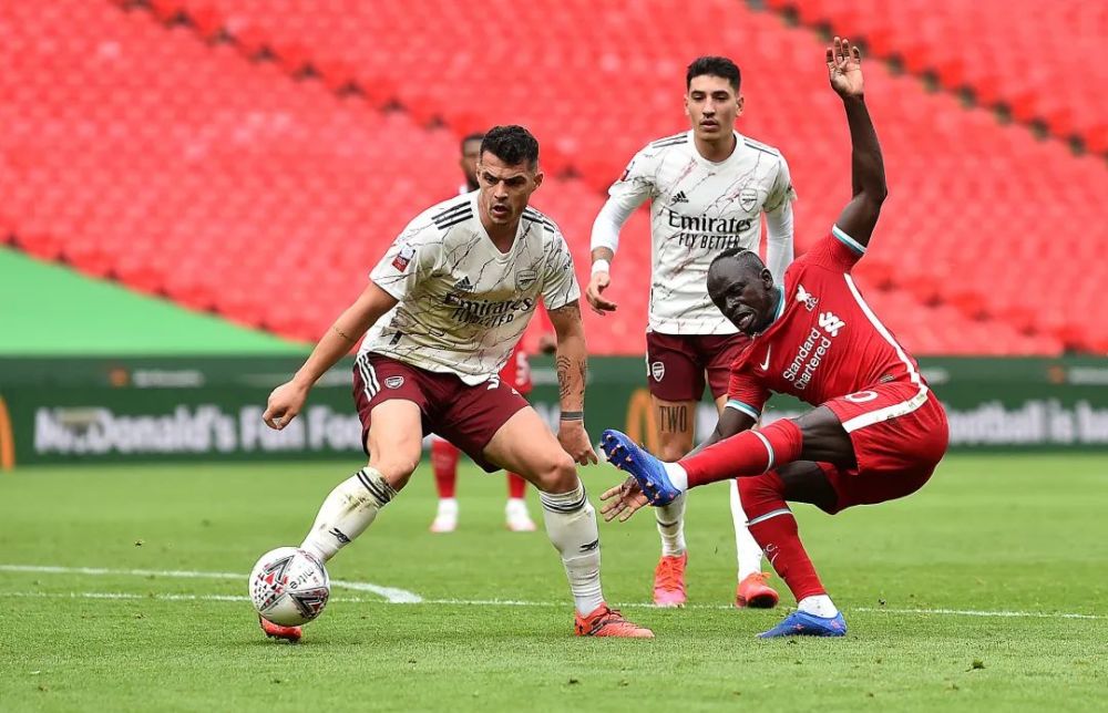 关于新奥尔良鹈鹕训练开放日，赛后门线救险引欢呼，社区盾在即，年轻球员得到机会的信息