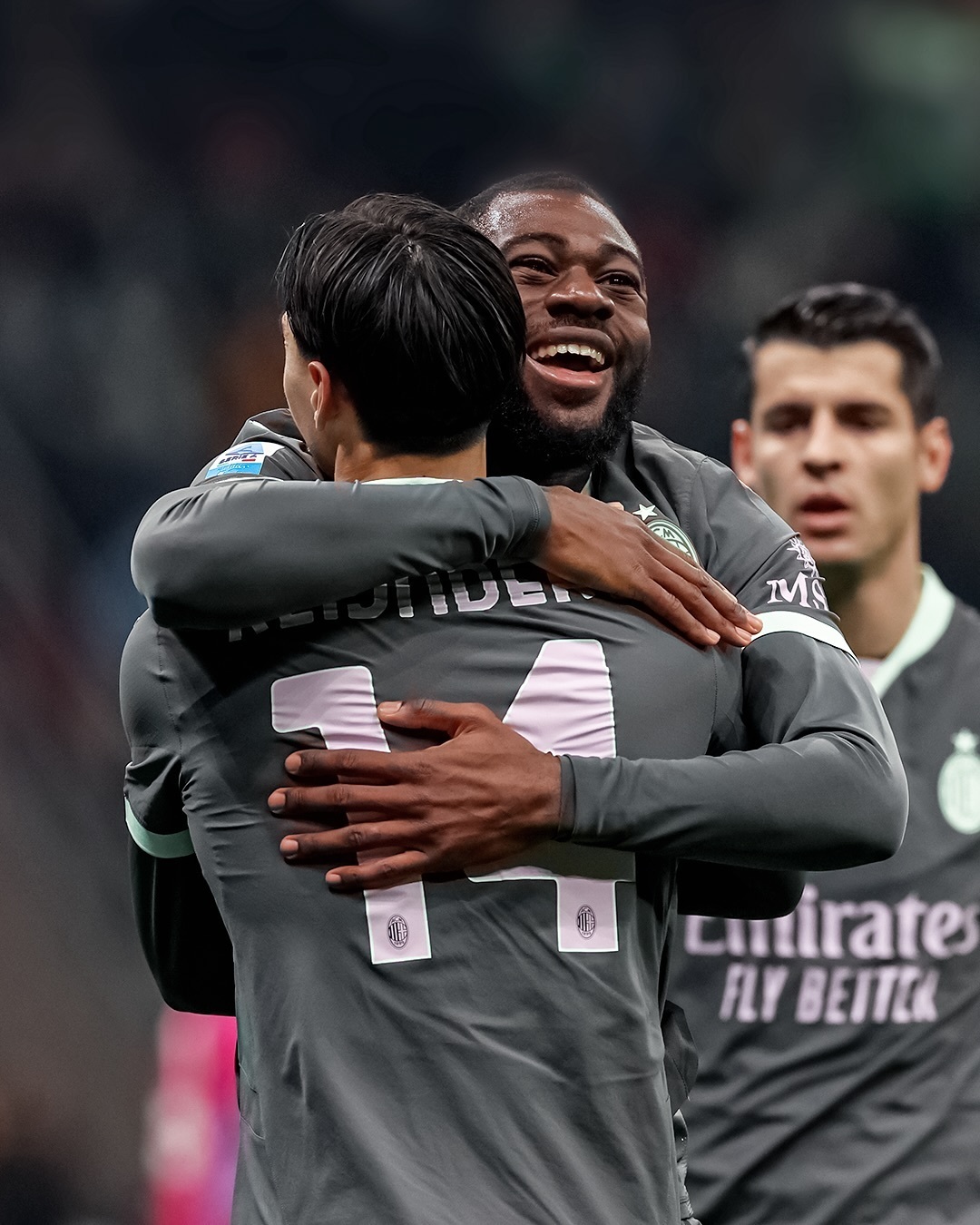 乐动体育 - AC米兰训练开放日，集结日单刀错失引欢呼，德国杯在即，球队文化再被提及