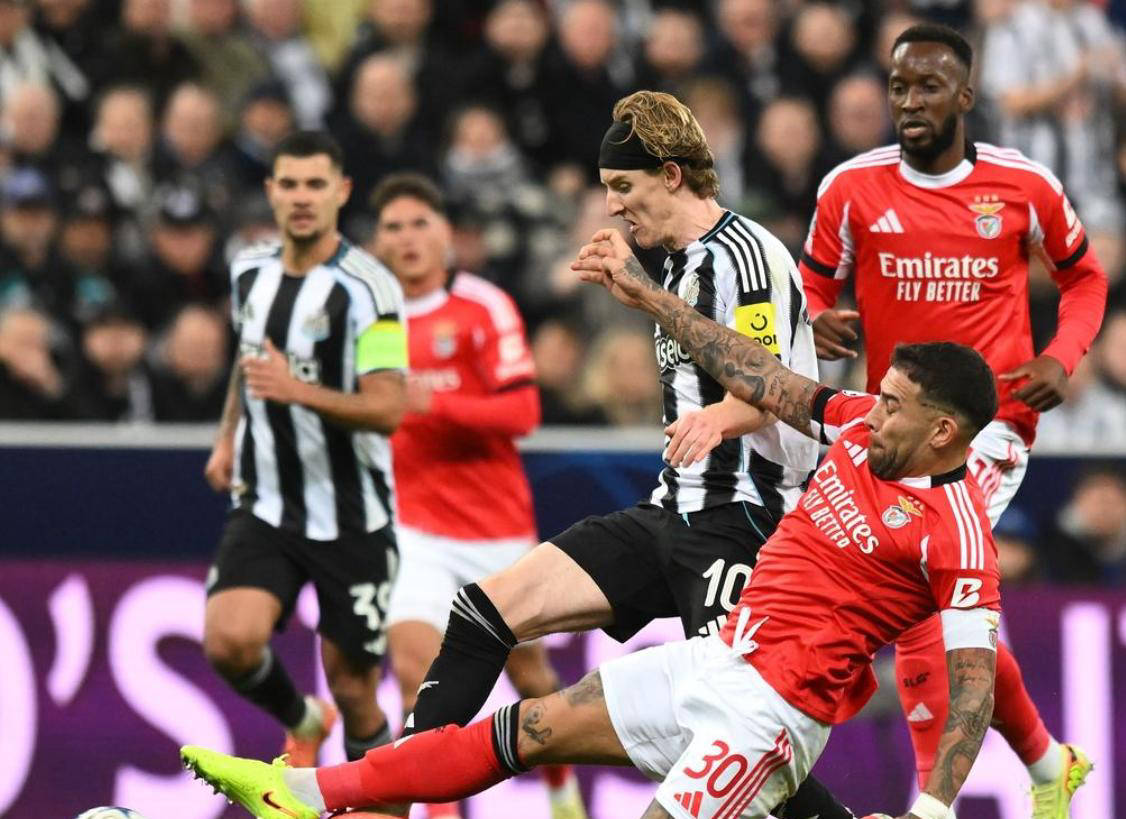 今夜体能课后；纽卡斯尔门线救险备战德甲；管理层满意；赛程密集仍需轮换的简单介绍